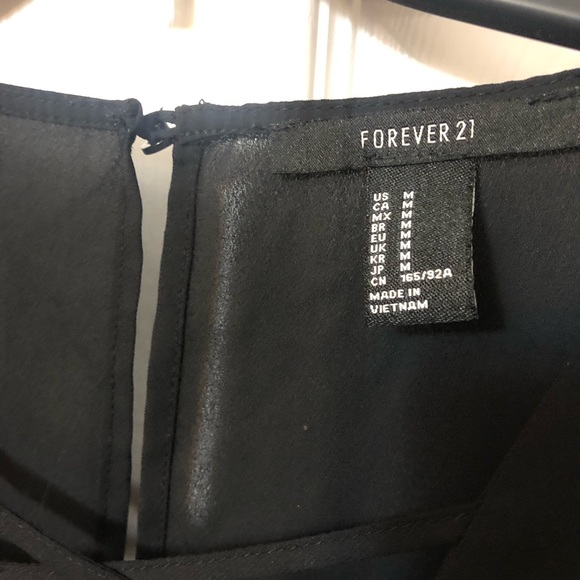 Forever 21 black blouse with cris-cross design in the front and keyhole closure - Picture 3 of 4